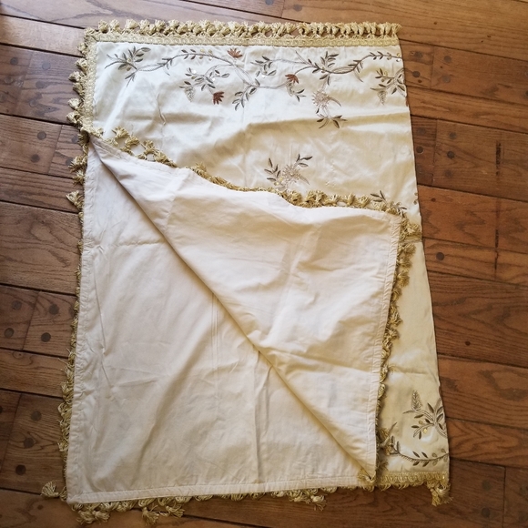 Polyester and silk embroidered throw. Boho throw. 40x60 - Picture 6 of 9